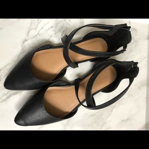 💕BLK BALLET FLAT ZIP W/ STRAPS- 7.5💕